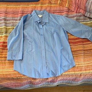 Lady Hathaway button down 3/4 sleeve.